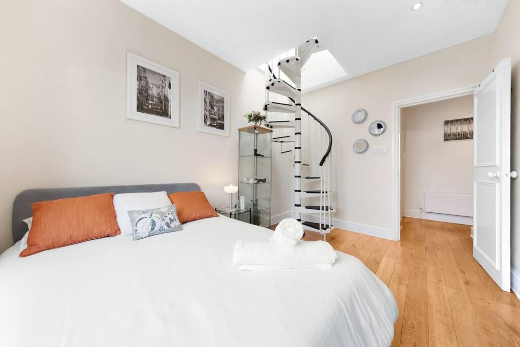 Spacious Sleep 11 With Terrace In Earls Court Ec99 Londres Exterior foto